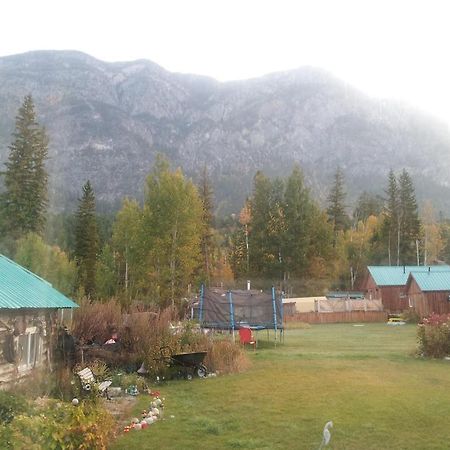 Steamboat Mountain Chalets Hotel Spillimacheen Zewnętrze zdjęcie