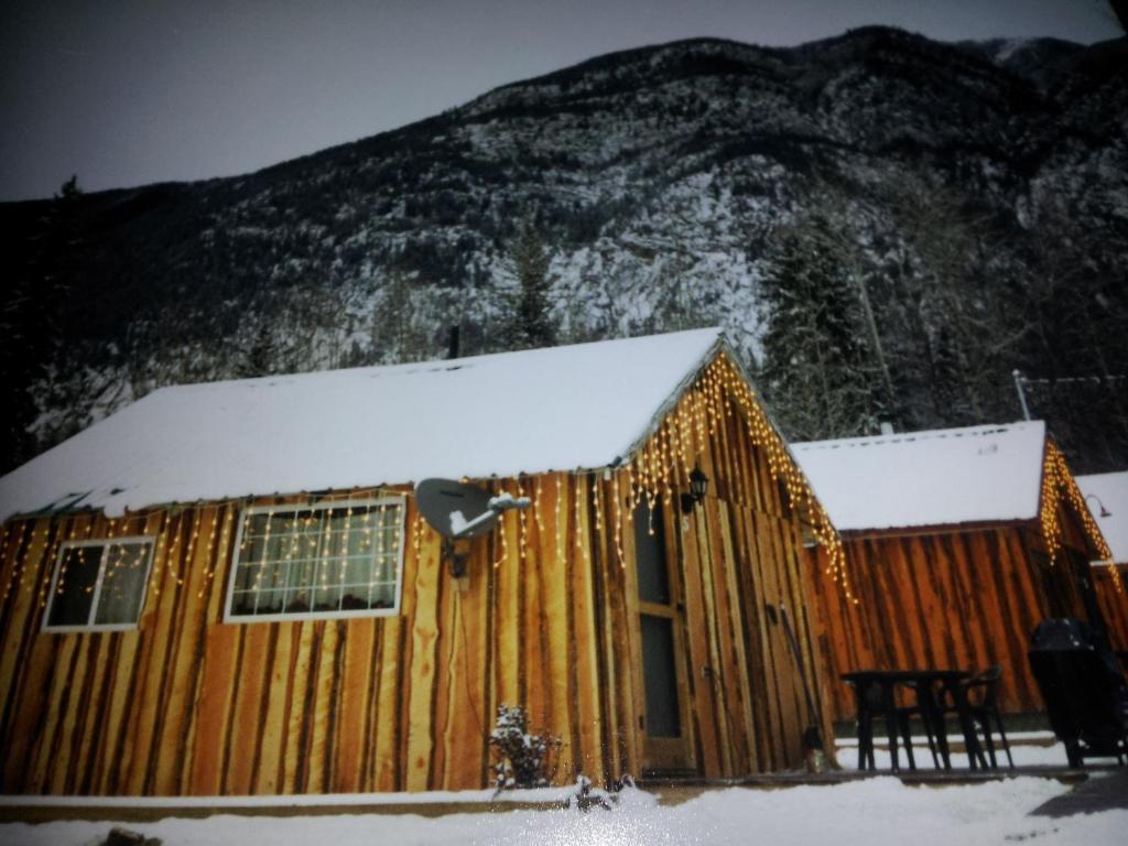 Steamboat Mountain Chalets Hotel Spillimacheen Zewnętrze zdjęcie