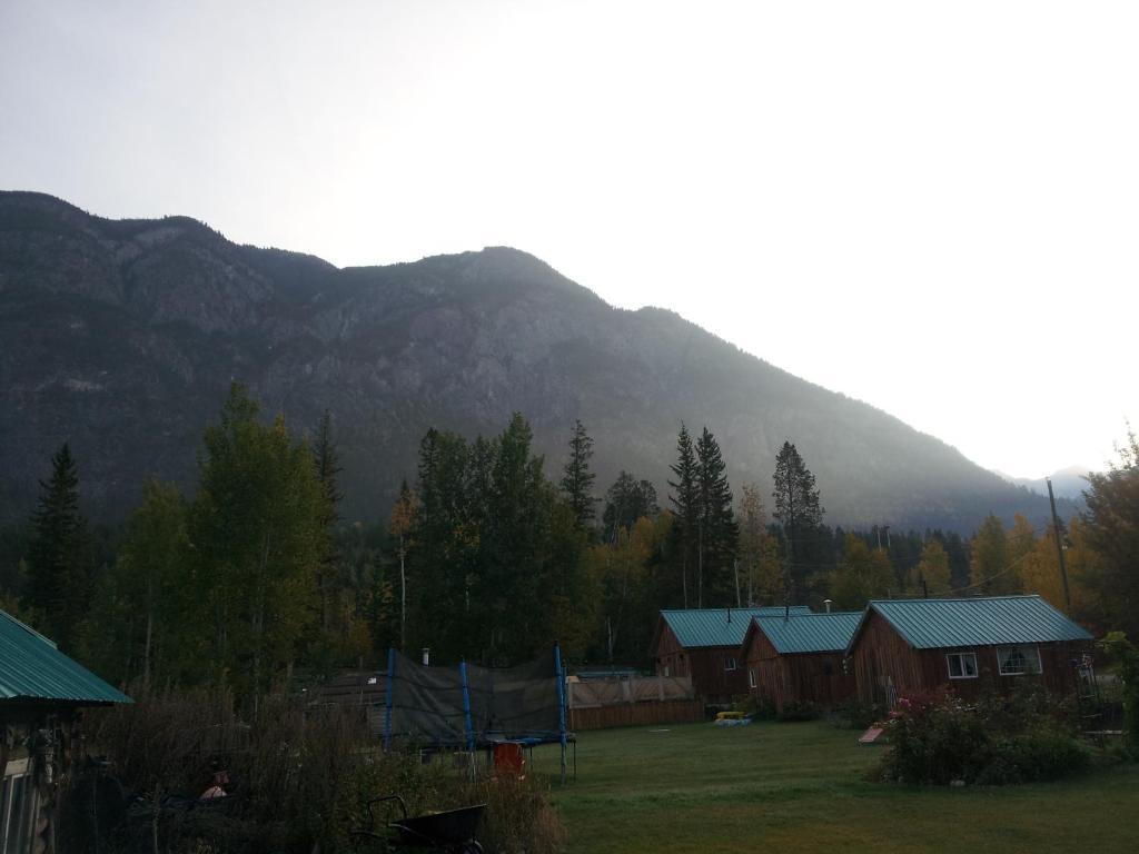 Steamboat Mountain Chalets Hotel Spillimacheen Zewnętrze zdjęcie