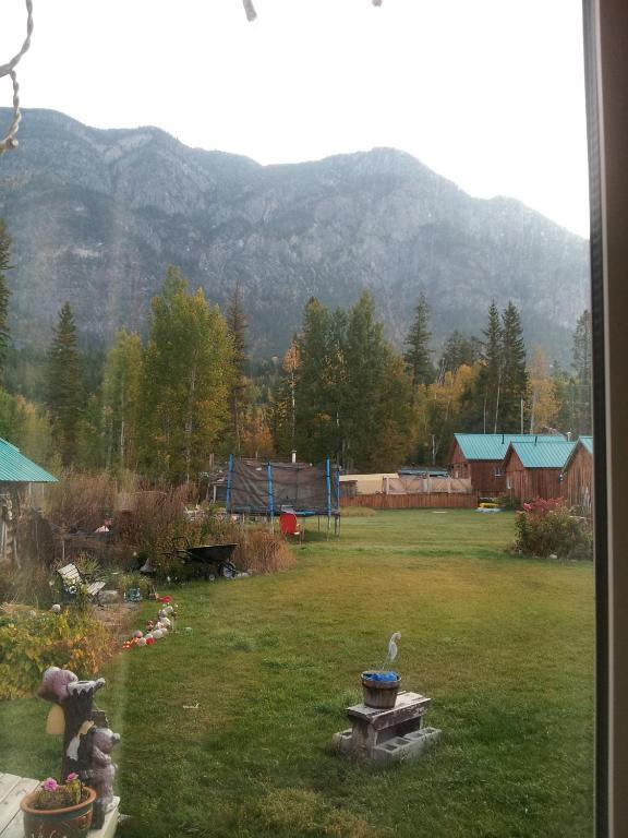 Steamboat Mountain Chalets Hotel Spillimacheen Zewnętrze zdjęcie